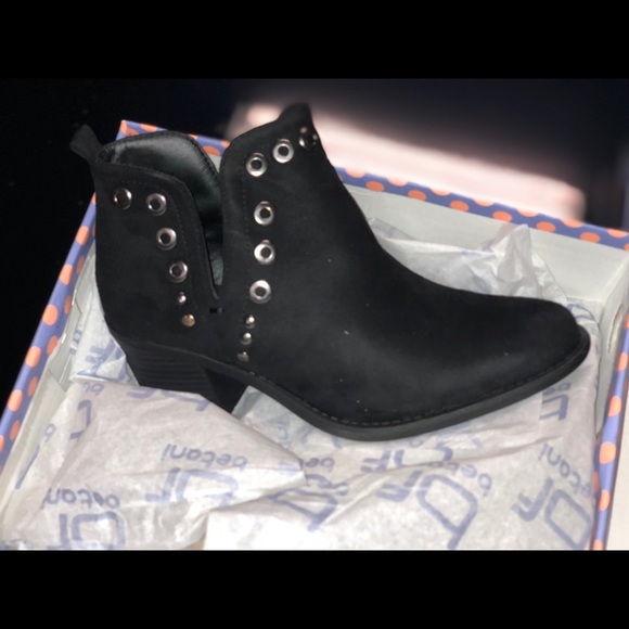 Cut-out side booties - Picture 3 of 8